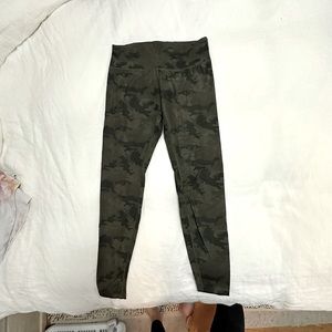 Lululemon wonder under camo leggings - like new